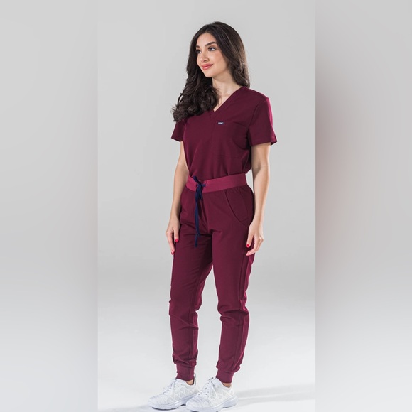 Women’s Burgandy Jogger scrub set - Picture 2 of 2